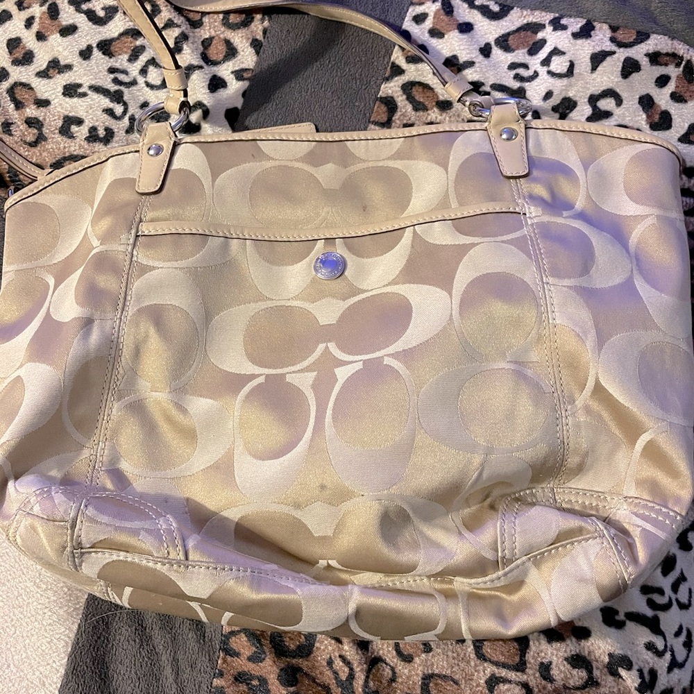 Purse - Picture 2 of 4